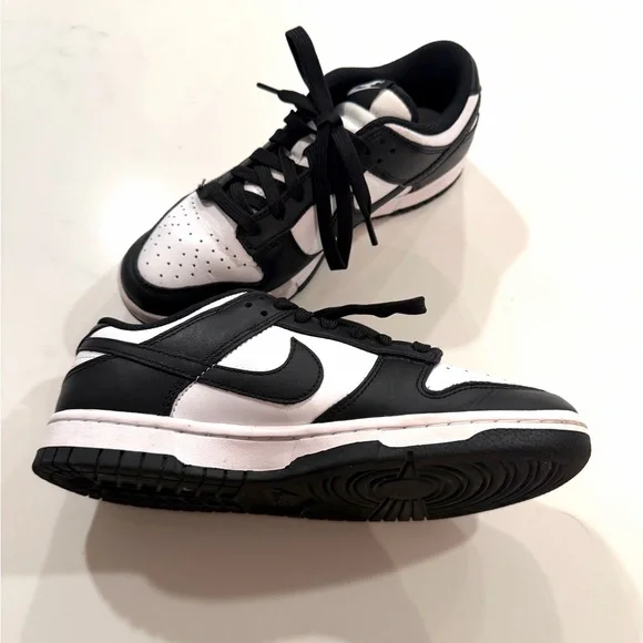NIKE•black/white women’s dunk low leather sneakers 7 EUC - Picture 3 of 8